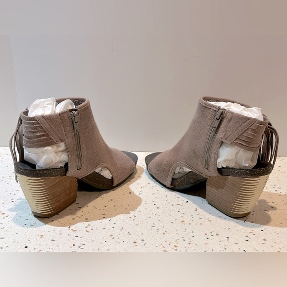 OTBT Free‎ Spirit Suede Leather Chunky Heel Sandals with Fringe - Picture 9 of 11
